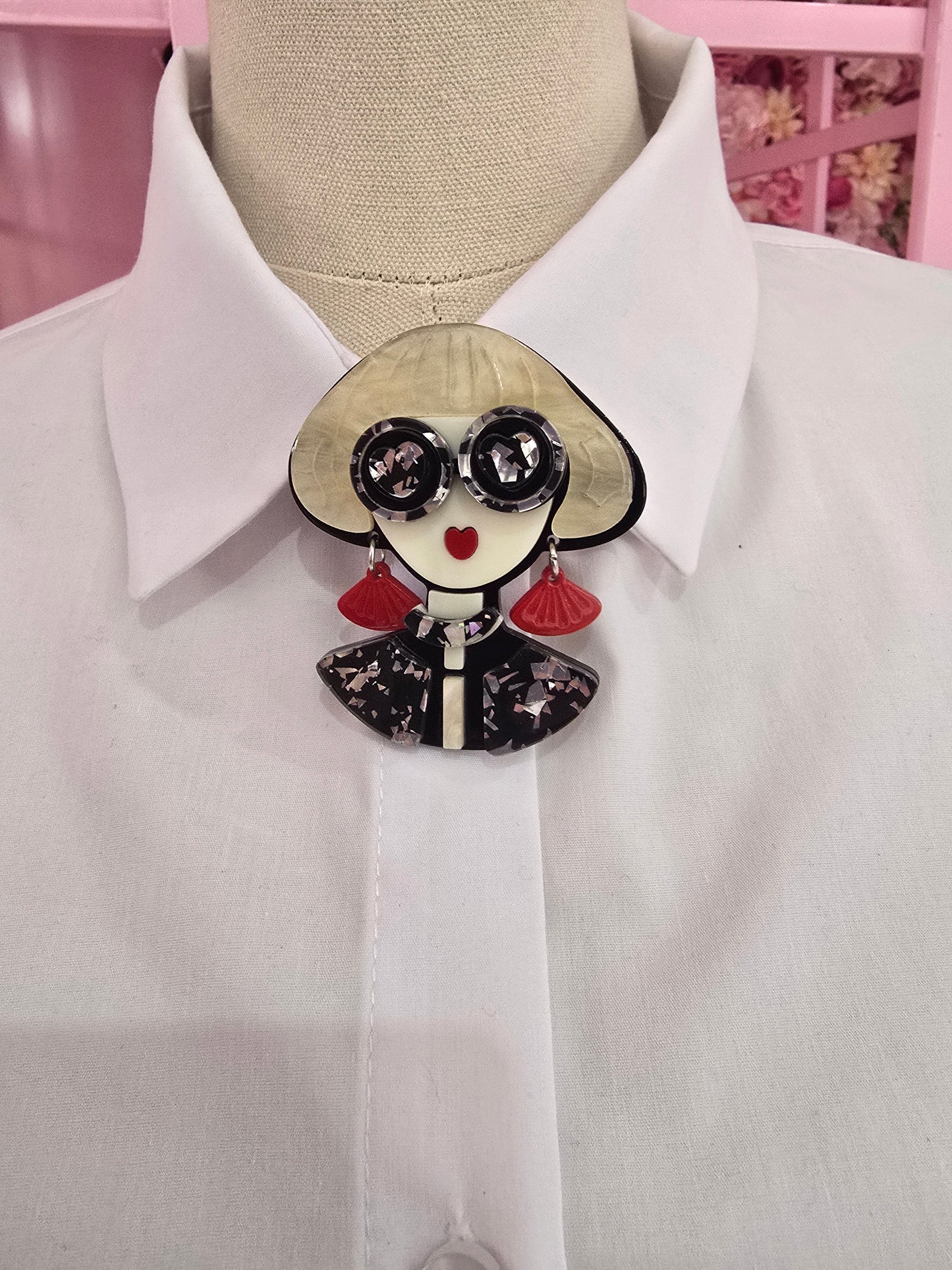 Donnatella Insp Broach