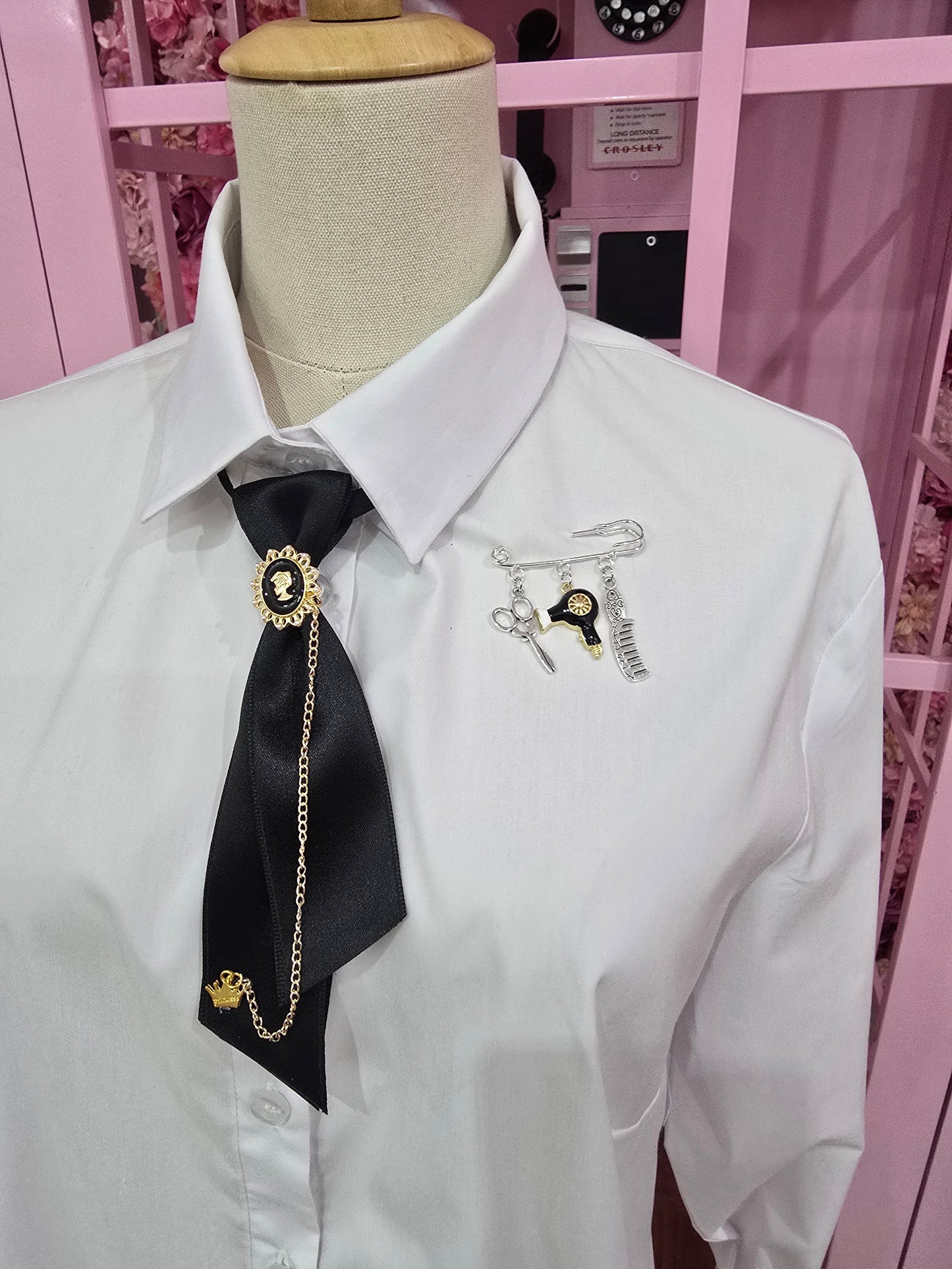 Hairstylist Pin ( Necktie not included.)