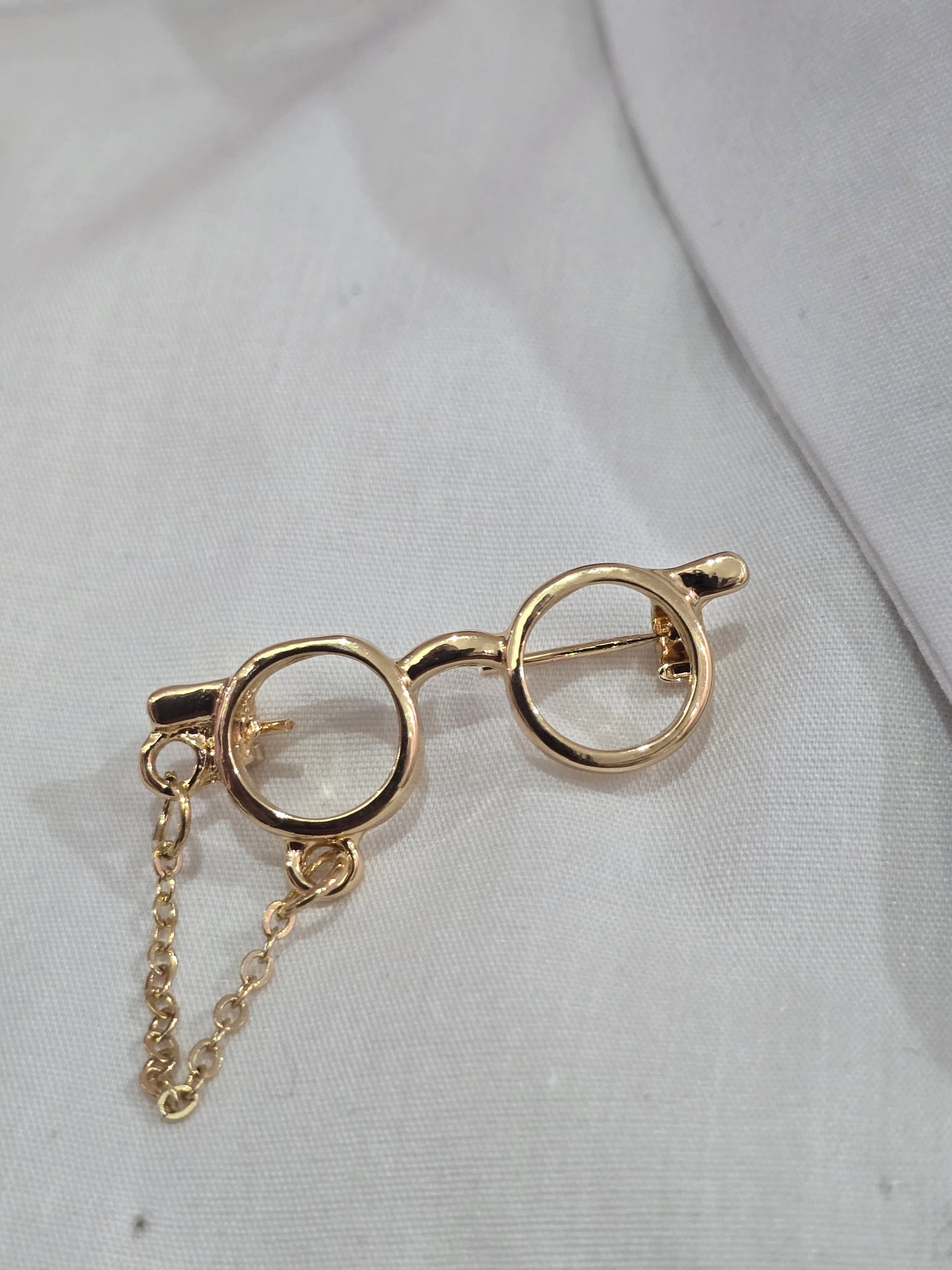 Mini Glasses Broach (Necktie not included)